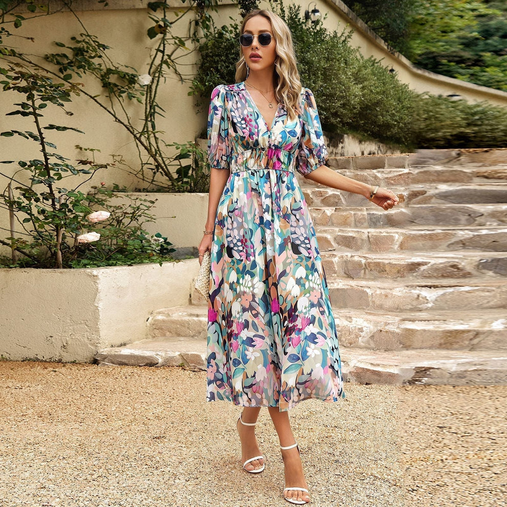 Elegant dress with a V-neck and printed waist