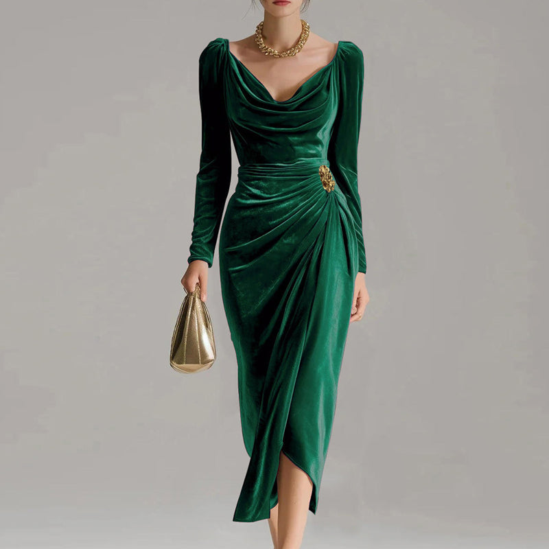 Long-sleeved dress with a collar, gathered and with a slit